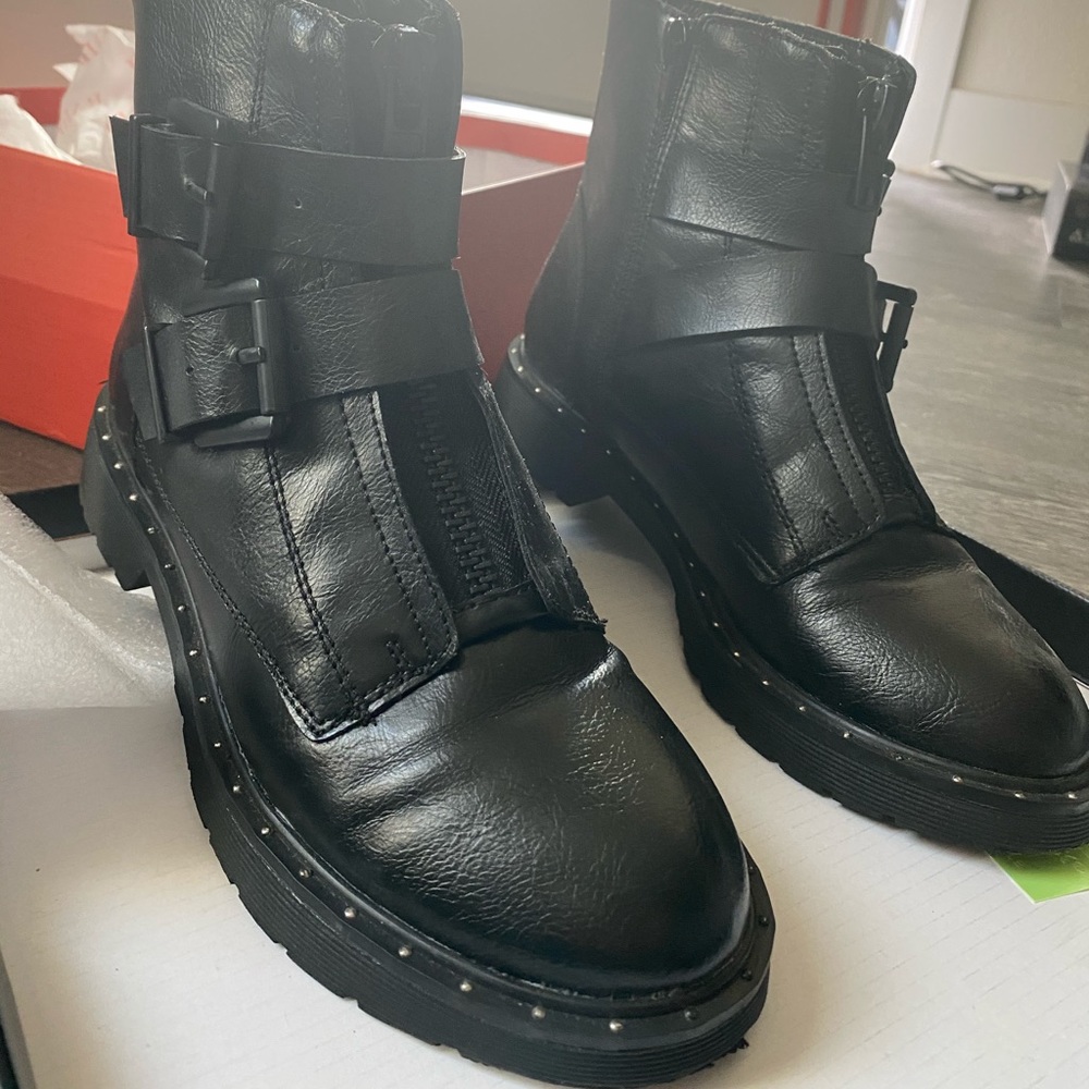 Vegan autumn boots